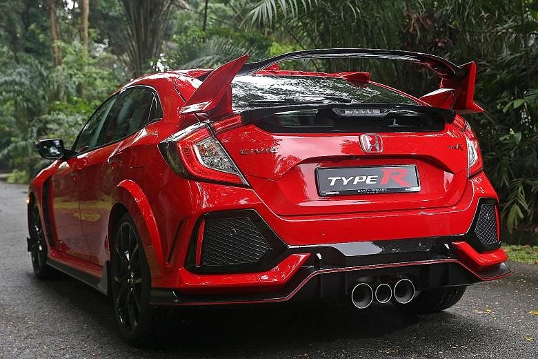 The Honda Civic Type R's suspension is firmly sprung, but offers an excellent blend of ride comfort and sharp handling. The Type R has bucket seats that are hip-hugging yet cushy, zero cabin rattle and undetectable vibration at the wheel.