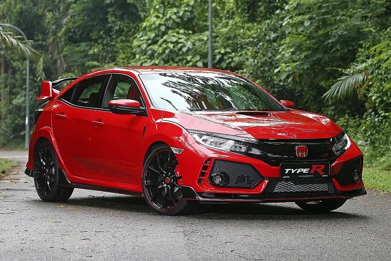 The Honda Civic Type R's suspension is firmly sprung, but offers an excellent blend of ride comfort and sharp handling. The Type R has bucket seats that are hip-hugging yet cushy, zero cabin rattle and undetectable vibration at the wheel.