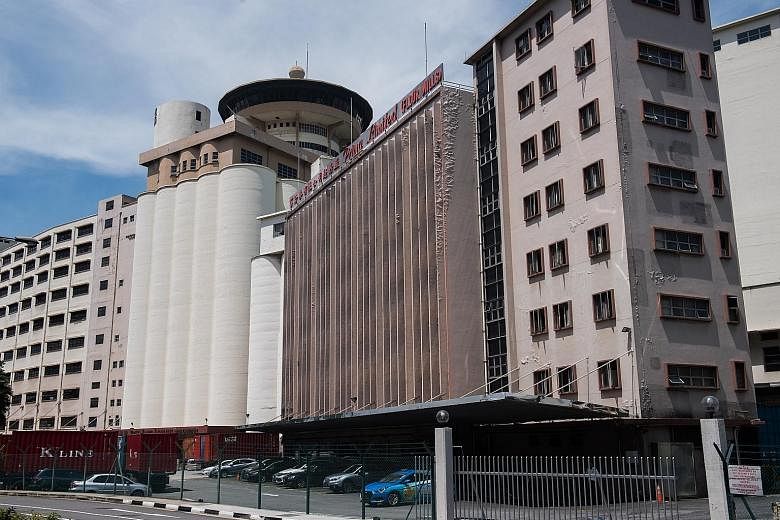 Prima Tower Revolving Restaurant is sited on top of tall cylindrical wheat silos. Architectural historian and conservator Yeo Kang Shua believes that Prima Tower has several conservation merits, since it is both an industrial site and a well-known fo