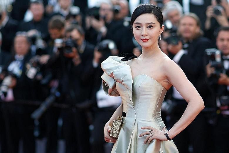 China actress Fan Bingbing is at the centre of an online storm over her alleged inking of two contracts in a bid to avoid paying taxes.