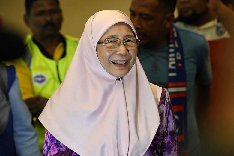 Malaysia S First Woman Deputy Prime Minister Wan Azizah Seeks Tighter Abuse Laws The Straits Times