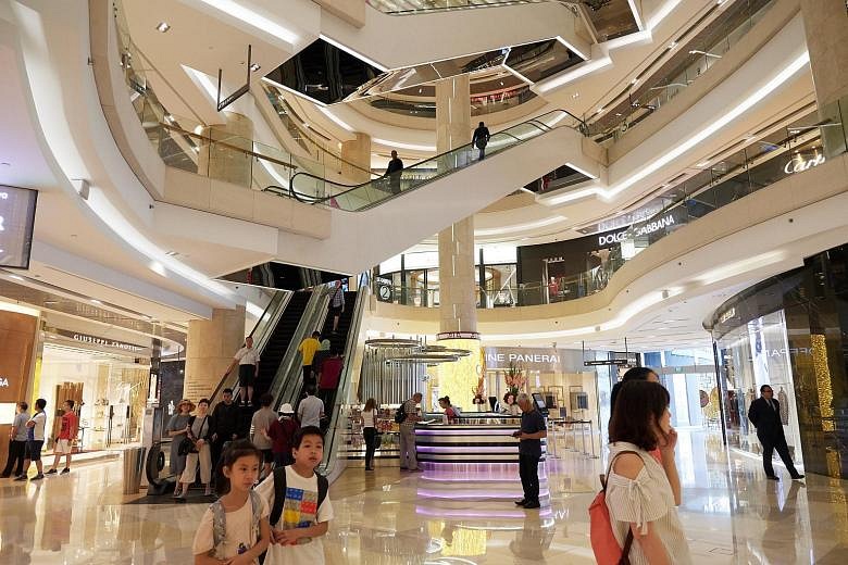 Singapore retail sales inch up 0.4% in April, extending weak showing ...