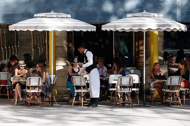 For many tourists and French citizens, Paris would not be Paris without its local bistros and sidewalk cafes. Now, a coalition of bistro owners, unions and trade organisations is lobbying to get Unesco to grant these cafes world cultural heritage sta