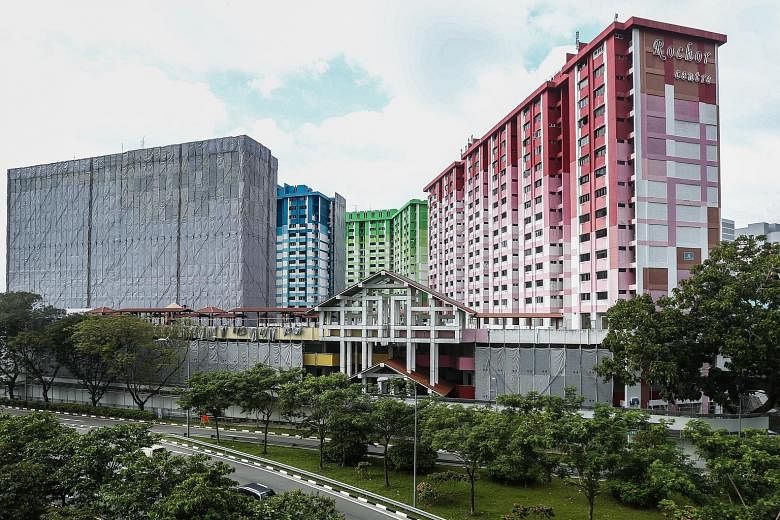 Rochor Centre was one of the few remaining landmarks from 1970s Bugis. The residential and retail complex, originally home to 183 shops and 567 households, was completed in 1977.