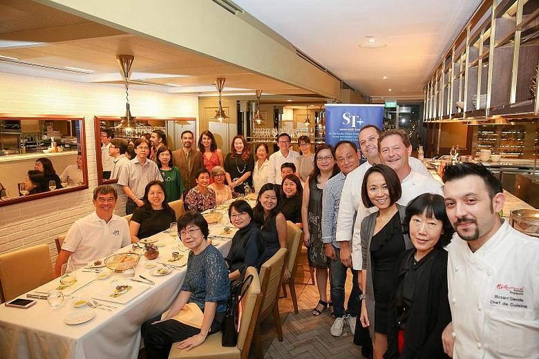 The ST subscribers got to dine on a six-course dinner whipped up by Fratelli's celebrity chefs Roberto (fifth from right) and Enrico (fourth from right) Cerea, from restaurant Da Vittorio, a three-Michelin-star restaurant in Bergamo, Italy, together 
