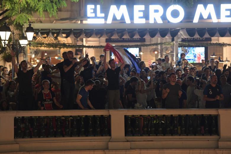 World Cup 3,000 France and Belgium fans gather at Chijmes to cheer on