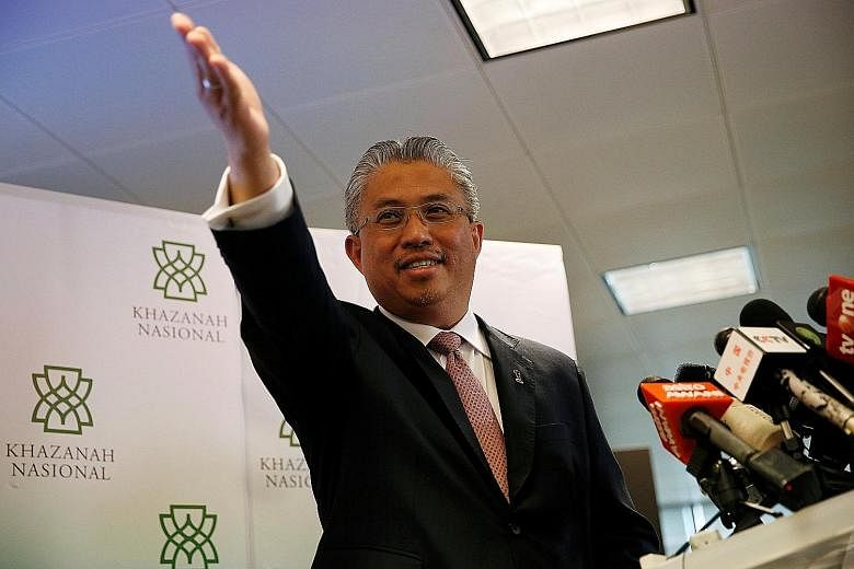 Khazanah Nasional's managing director, Tan Sri Dato' Azman Mokhtar, and the state fund's entire board offered to resign on Tuesday in the biggest management shake-up at Malaysia's state-linked firms since the new government took office.