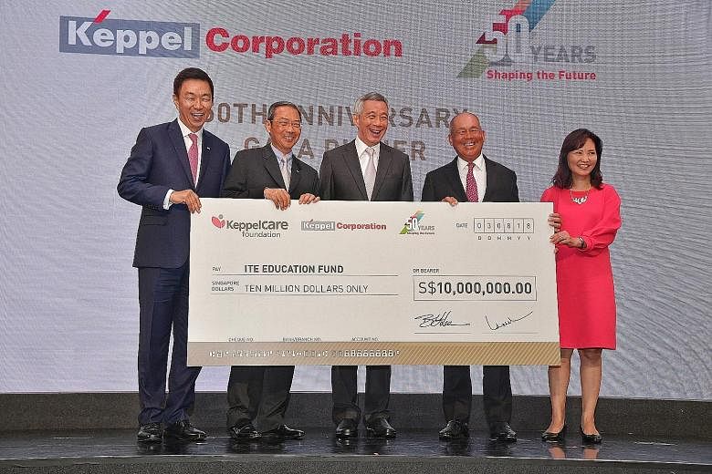 Prime Minister Lee Hsien Loong witnessing Keppel's donation of $10 million to the Institute of Technical Education to mark Keppel's 50th anniversary. With him are (from left) Keppel Corporation chief executive Loh Chin Hua, Keppel chairman Lee Boon Y