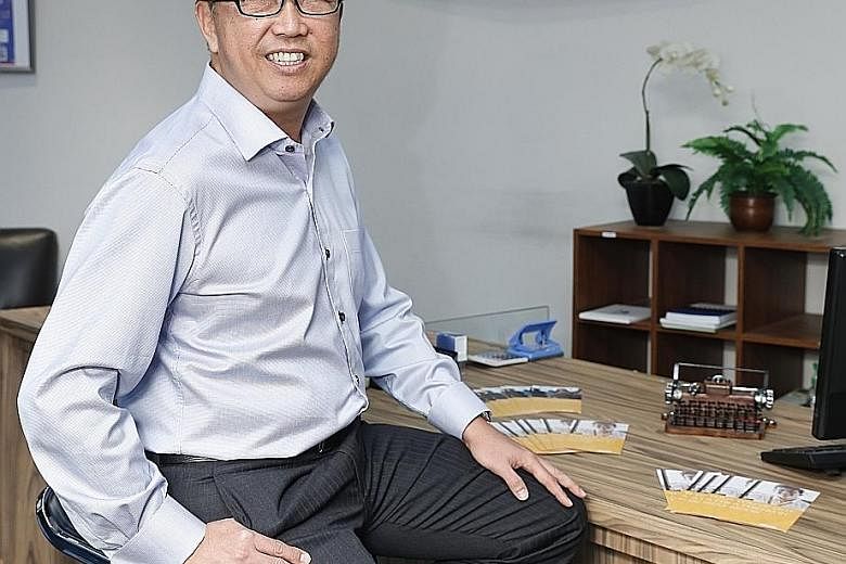 Having left a professional career with a comfortable income, Mr Daniel Teo focuses on investments that pay a recurring dividend, coupon or any form of cash distribution, which help fund his day-to-day expenditure.
