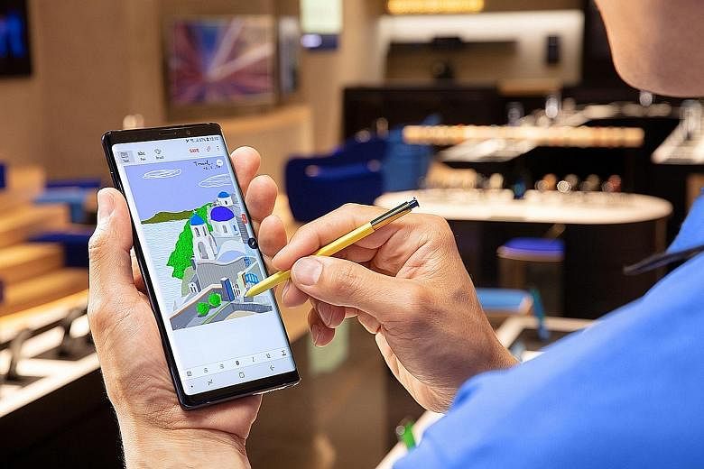 The new Bluetooth S Pen in the Samsung Galaxy Note9 can be used to browse and review the pictures taken, as well as pause and play videos.