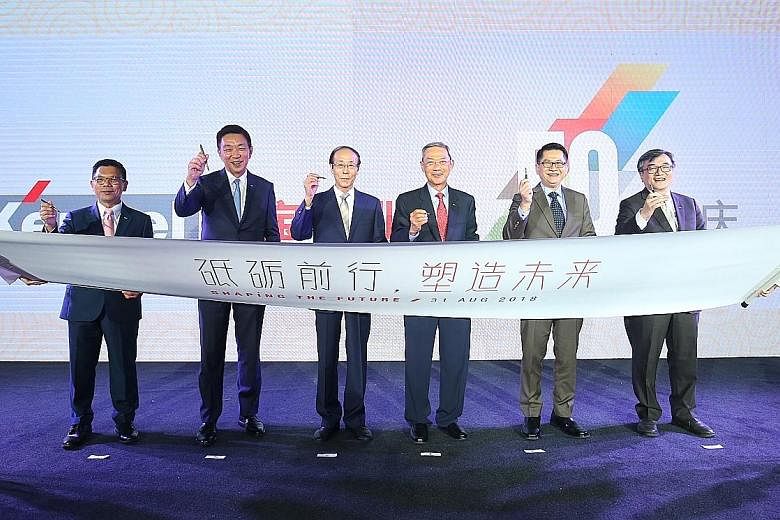(From left) Keppel's chief representative (China) Eric Goh, Keppel's chief executive officer Loh Chin Hua, China Foundation for Poverty Alleviation (CFPA) chairman Zheng Wenkai, Keppel chairman Lee Boon Yang, Singapore's Ambassador to China Stanley L