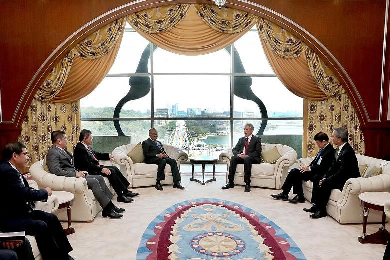 Deputy Prime Minister Teo Chee Hean calling on Malaysian Prime Minister Mahathir Mohamad in Putrajaya yesterday. With them are Singapore's Coordinating Minister for Infrastructure and Minister for Transport Khaw Boon Wan and Foreign Minister Vivian B