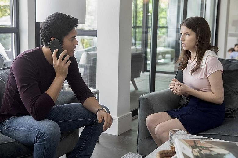 Henry Golding and Anna Kendrick in A Simple Favor.