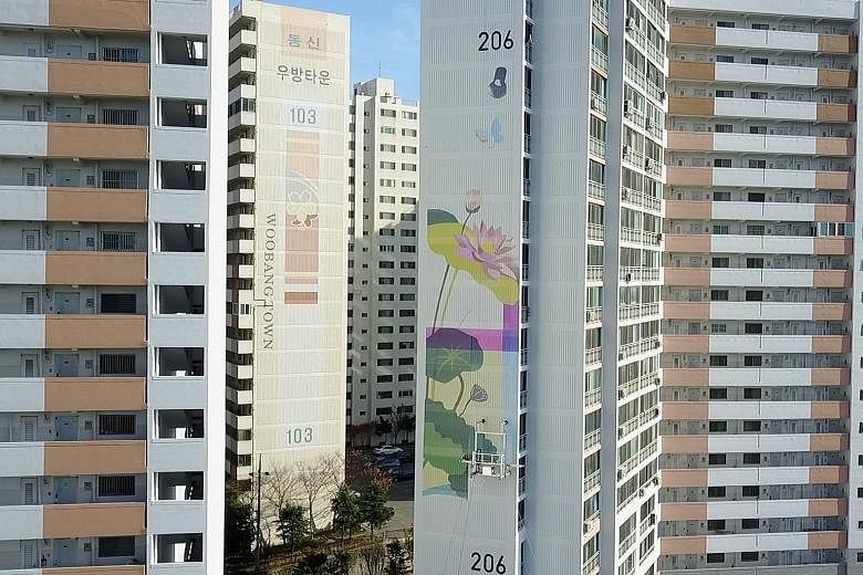 A robot painting murals on a high-rise building in South Korea. Roboprint will be one of the exhibitors at the BuildTech Asia trade exhibition from Oct 22 to 24. The trade show has 200 participating brands and is expected to draw 10,000 visitors.
