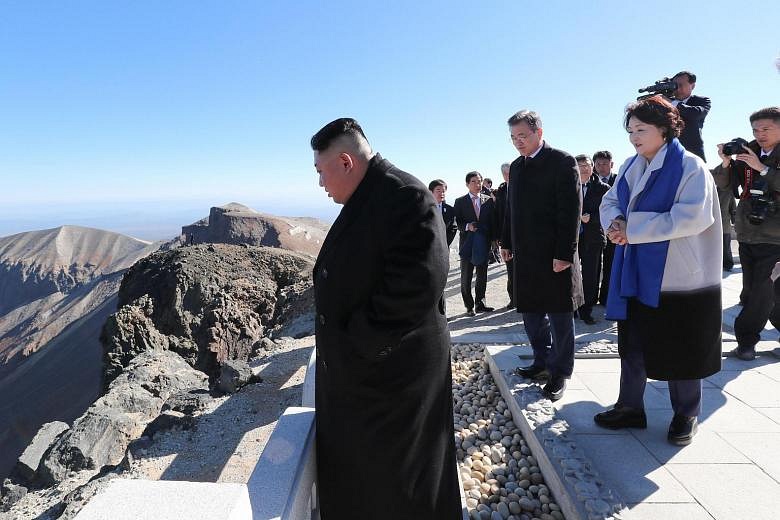 Moon Jae-in And Kim Jong Un Scale Sacred Mount Baekdu In Show Of Unity 