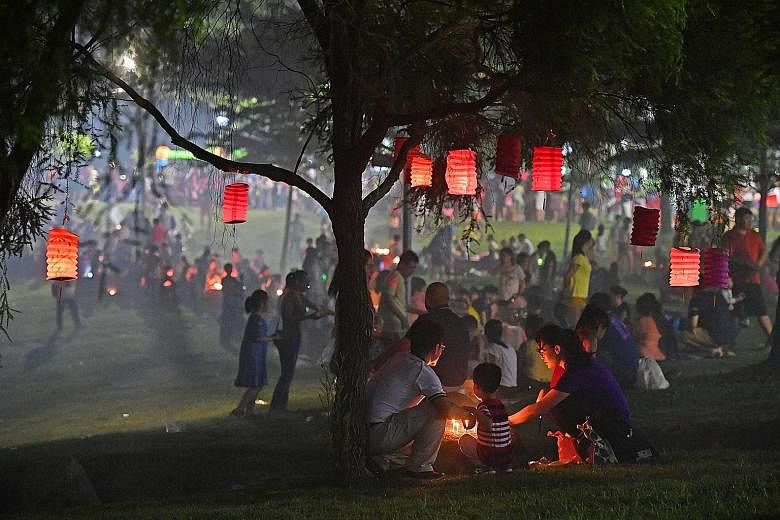 More than 5,000 people attended yesterday's Teck Ghee Lantern Night at Bishan-Ang Mo Kio Park where Prime Minister Lee Hsien Loong joined residents to celebrate the Mid-Autumn Festival, which falls tomorrow. Many penned their thoughts and wishes for 