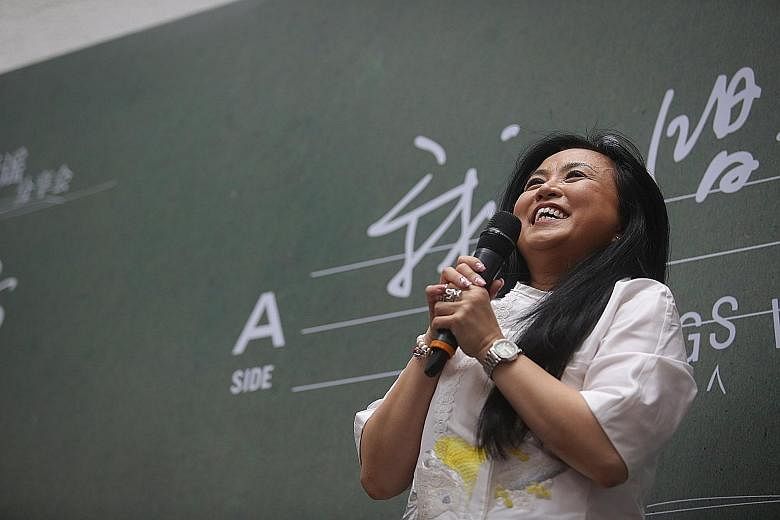 Singer Dawn Gan's xinyao hits include Water Tales and Your Reflection, and she won fans with her bright voice and personality.