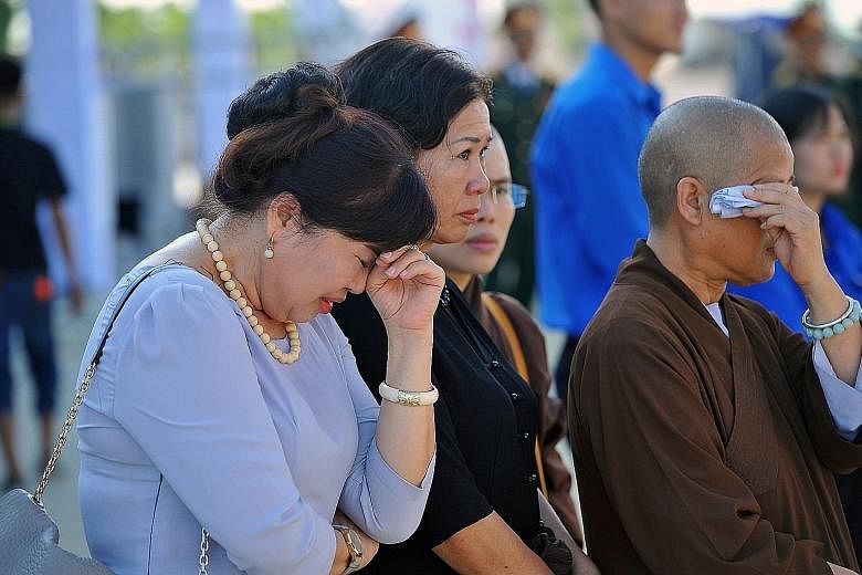 The state funeral drew tearful members of the public as well as monks. The President will be buried in his home town in Ninh Binh province today. Vietnamese police officers queueing to pay their last respects to the late President Tran Dai Quang in H