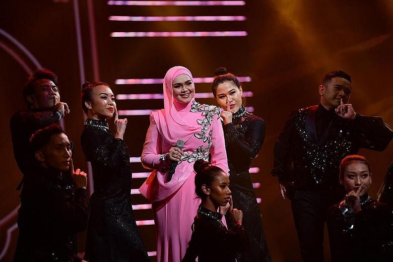 Siti Nurhaliza performing at the annual regional Malay music awards show Anugerah Planet Muzik last Friday.