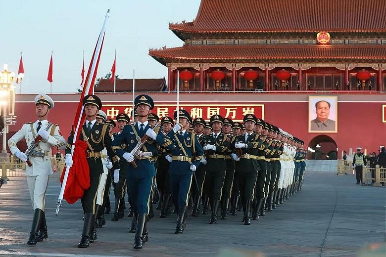 At dawn yesterday, around 145,000 people from across China gathered at Tiananmen Square in Beijing to celebrate the 69th anniversary of the founding of the People's Republic of China. When military bugles were blown at 6.05am, 96 soldiers from the Gu