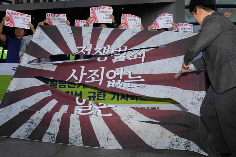 Korean Rising Sun North Korea joins South Korean protest over Japan's 'Rising Sun' flag ...