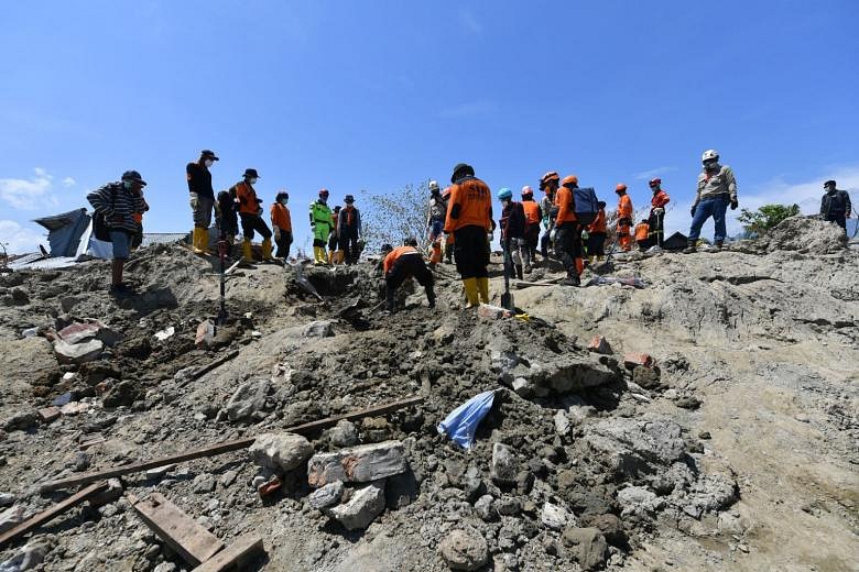 Sulawesi quake: Rescuers issue public health warning as more bodies ...