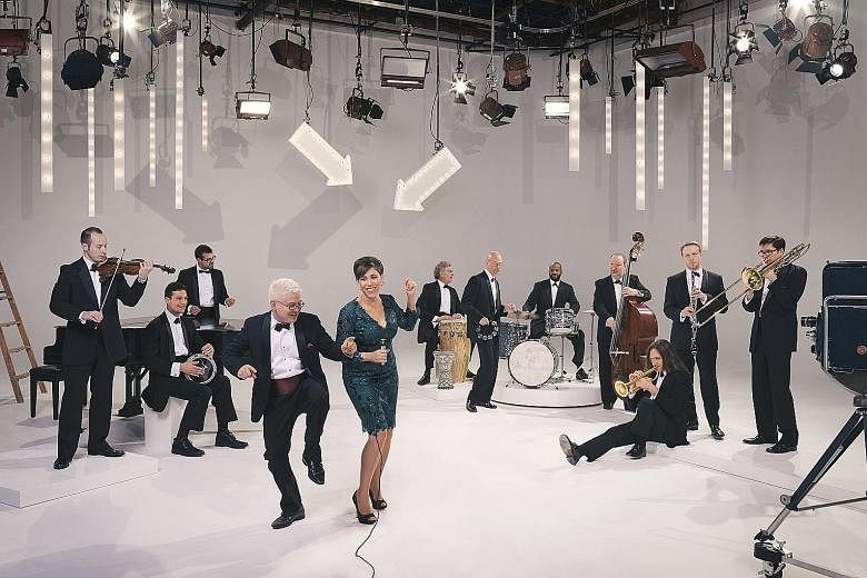 China Forbes, lead singer of American big band Pink Martini, has been known to learn the song Amado Mio in Hungarian, Thai and Russian and perform it on the spot.