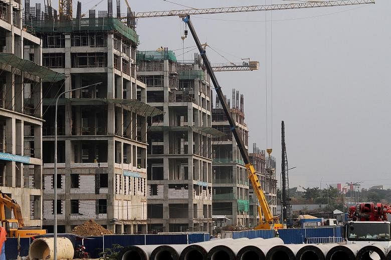 Construction of flats at the Meikarta project in Bekasi this week. The raids come after the arrests of two Lippo consultants and an employee accused of trying to pay off city officials to obtain property permits for the project.