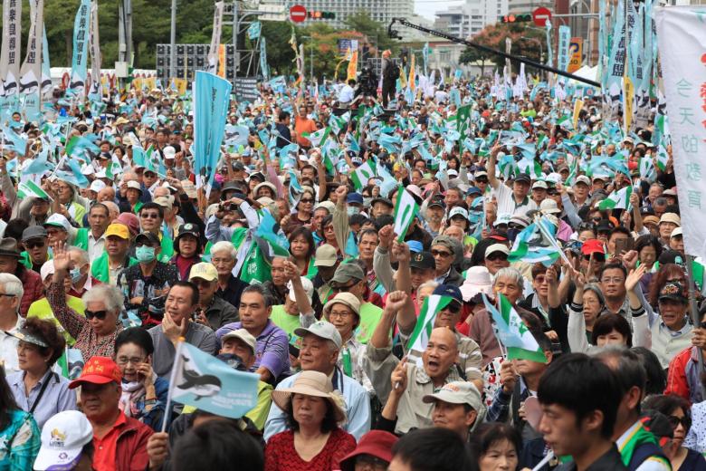 Tens of thousands rally for Taiwan independence vote | The Straits Times