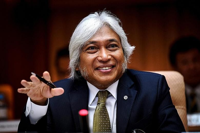Former central bank governor Muhammad Ibrahim has been questioned over the controversial RM2 billion (S$659 million) land purchase.