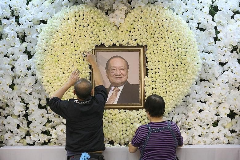 Mr Louis Cha Leung Yung, better known by his pen name, Jin Yong, died in Hong Kong on Oct 30 at the age of 94. Leading figures from the arts, business and political worlds attended his wake, while those who sent wreaths included Chinese President Xi 