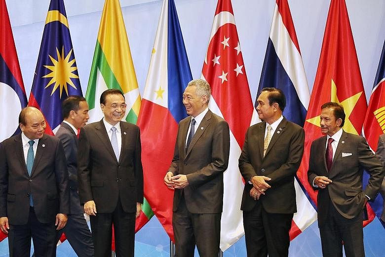 Prime Minister Lee Hsien Loong with (from left) Vietnamese Prime Minister Nguyen Xuan Phuc, Indonesian President Joko Widodo, Chinese Premier Li Keqiang, Thai Prime Minister Prayut Chan-o-cha and Brunei Sultan Hassanal Bolkiah at the Asean-China Summ