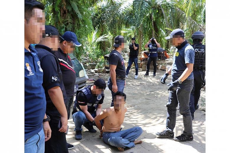 Malaysia Arrests 8 Suspected Militants, Including Filipino Asked To ...