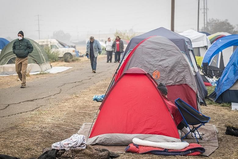 Some of those driven out of their homes by the wildfires in California are living in tents. At least 63 people were killed in and around the town of Paradise by the Camp Fire that erupted a week ago in the Sierra foothills 280km north of San Francisc