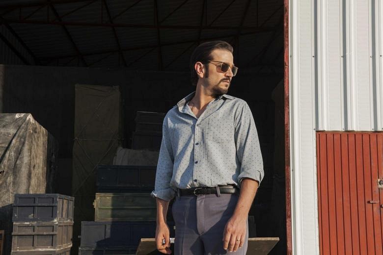 i write sometimes — DIEGO LUNA as FELIX GALLARDO Narcos:Mexico S1E4...