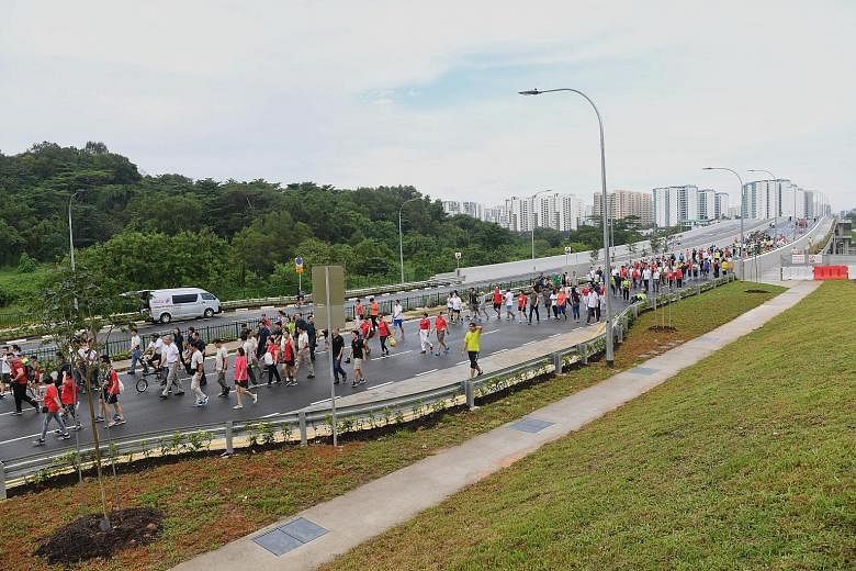 More than 400 Punggol residents turned up for the opening of a new link road connecting Punggol Central to Kallang-Paya Lebar Expressway and Tampines Expressway yesterday. They took part in a brisk walk along the new road, which is expected to ease c