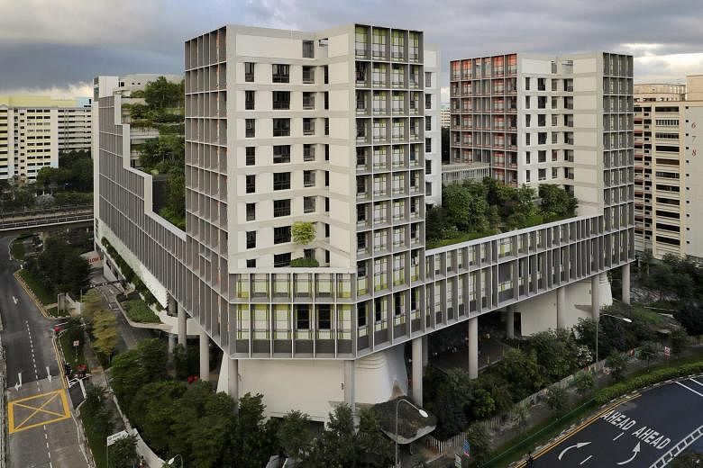 Kampung Admiralty, designed by Woha Architects, is an 11-storey complex by the HDB comprising public housing for seniors, integrated with healthcare, wellness and eldercare facilities, and a childcare centre. Prime Minister Lee Hsien Loong has called