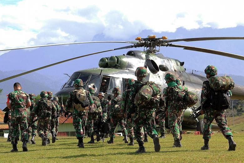 Indonesian soldiers preparing to board a helicopter in Papua province yesterday to retrieve the bodies of the construction workers killed in Nduga district on Sunday. Nineteen employees of state-owned construction firm Istana Karya killed in the inci