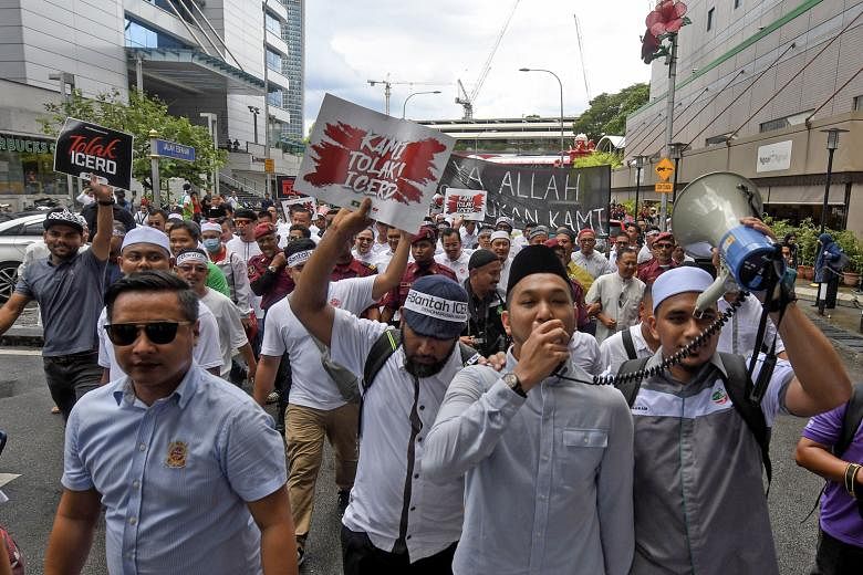 A street protest organised by Umno Youth and PAS Youth last month drew more than 1,000 people who marched in downtown Kuala Lumpur to protest against the UN human rights charter ICERD. A similar rally tomorrow is expected to draw 500,000 people.