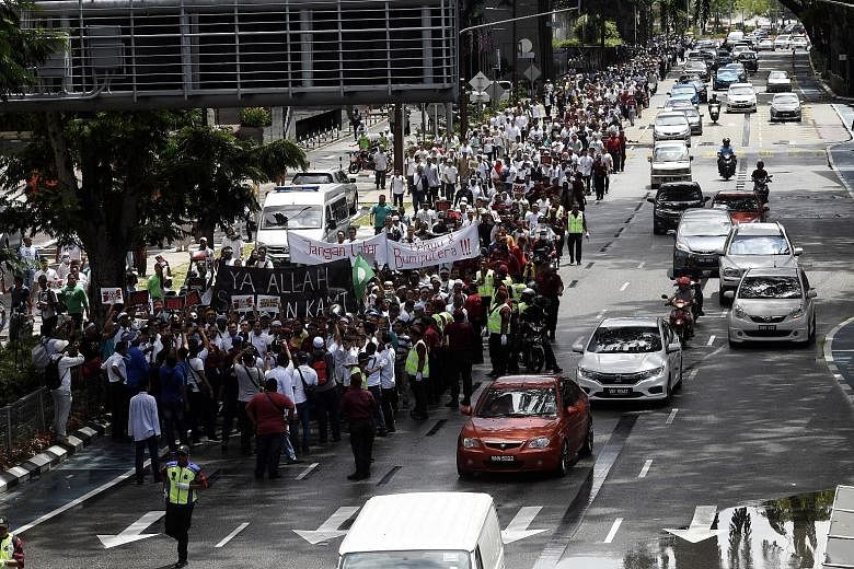 More than 1,000 people marching from Masjid Jamek to Kompleks Sogo in Kuala Lumpur on Tuesday in a protest against the ratification of the International Convention on the Elimination of All Forms of Racial Discrimination (ICERD) called by the youth w