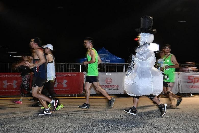 A runner in a Snowman costume complete with bowler hat gets into the Christmas spirit early and gives much-needed respite to others.