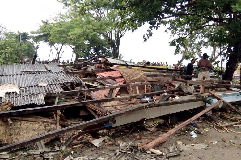 Tsunami kills at least 222 in Indonesia more than 800 injured