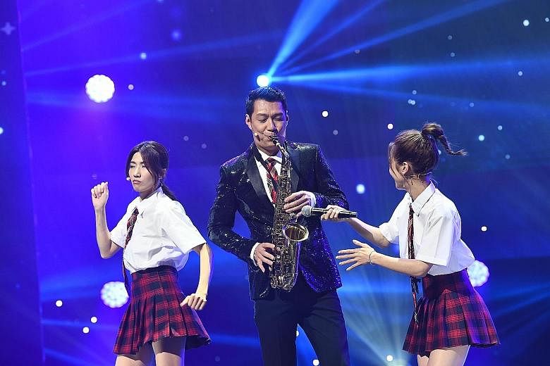(Left) Chinese actress Qin Lan won Best Female Asian Star and South Korean actor Lee Joon-gi (right) took Best Male Asian Star. (Above, from left) Actress Kate Pang, actor Dennis Nieh and entertainer Lulu Huang hosted the inaugural StarHub Night Of S