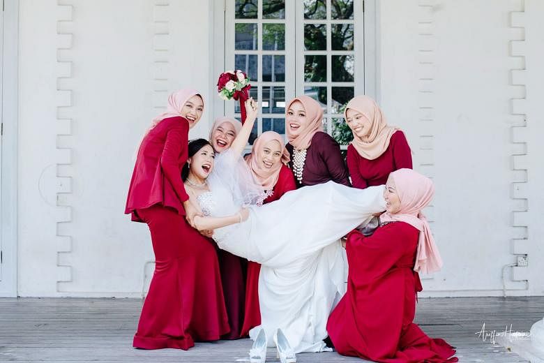 Sarawakian Esther Joseph Kim celebrating her wedding with six Muslim friends in attendance as her bridesmaids. Photographer Ariffin Husain described it as "the most unique wedding in 2018", and said he hoped to see more such multicultural ceremonies 