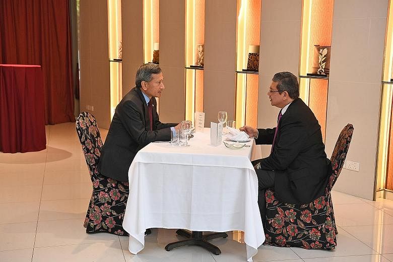 Left: Foreign Minister Vivian Balakrishnan and Malaysian Foreign Minister Saifuddin Abdullah arriving at The Villa in the Singapore Botanic Gardens' Ginger Garden, where they had lunch (above) yesterday. The meeting shows there is political will on b