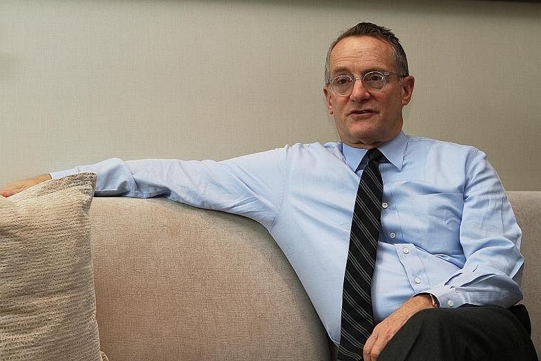 Mr Howard Marks, co-chairman of Oaktree Capital Management with a reputation for being a bargain hunter, said he thinks it is better to invest today than it was on Oct 1 and there is optimism in market prices with the approach of the tail end of a lo