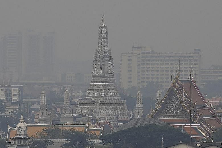 The Air Quality Index in Bangkok remained in the unhealthy range yesterday despite the deployment of water cannon to combat air pollution.