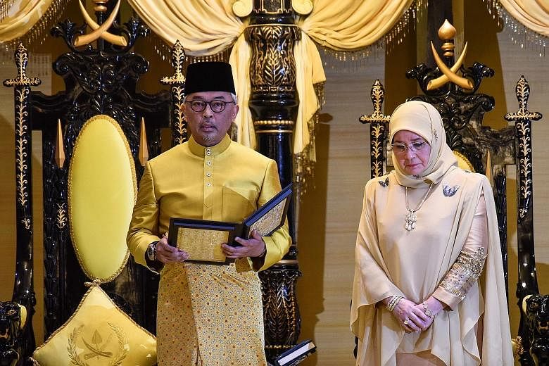 Tengku Abdullah Sultan Ahmad Shah, with his consort, Tunku Azizah Aminah Maimunah Iskandariah. The Sultan is described by his subjects as being a down-to-earth person, and when driving about town, he would randomly pull over his vehicle to play footb