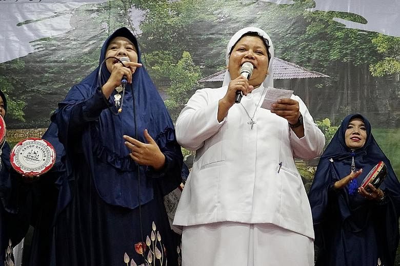 Two Christian nuns performing with a qasidah (Islamic pop music) group. Netizens praised their performance as a heartwarming example of interfaith acceptance amid rising intolerance.