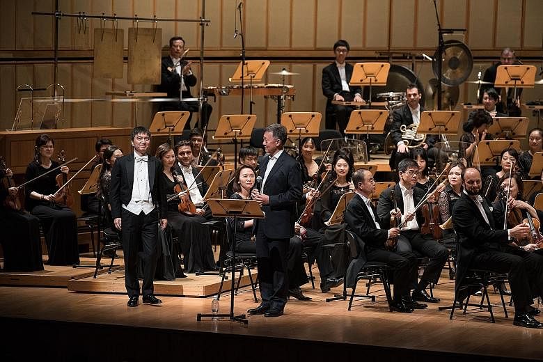 Lan Shui (far left) with Mr Goh Yew Lin, chairman of the Singapore Symphony Group, at the conductor's farewell concert.
